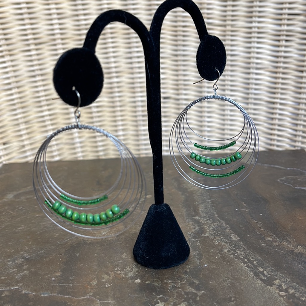 Nwt Candy Did It! Bead Wire Silver And Green Light Weight Circles Earrings